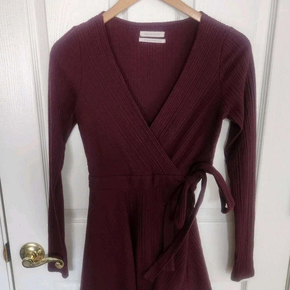 Urban Outfitters Brielle Cozy‎ Wrap Romper Size Small Burgundy Ribbed Tie Waist